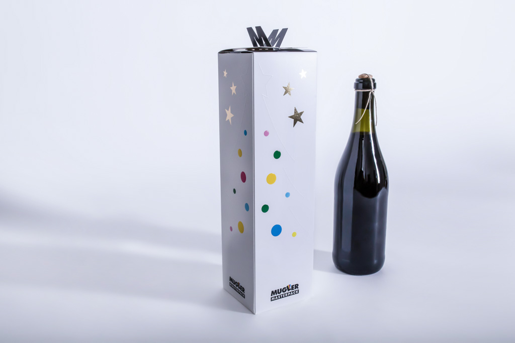 Eine repräsentative Weinverpackung mit weihnachtlichem Motiv - Mugler Masterpack GmbH