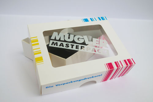Bedrucktes Foliensichtfenster – Mugler Masterpack GmbH